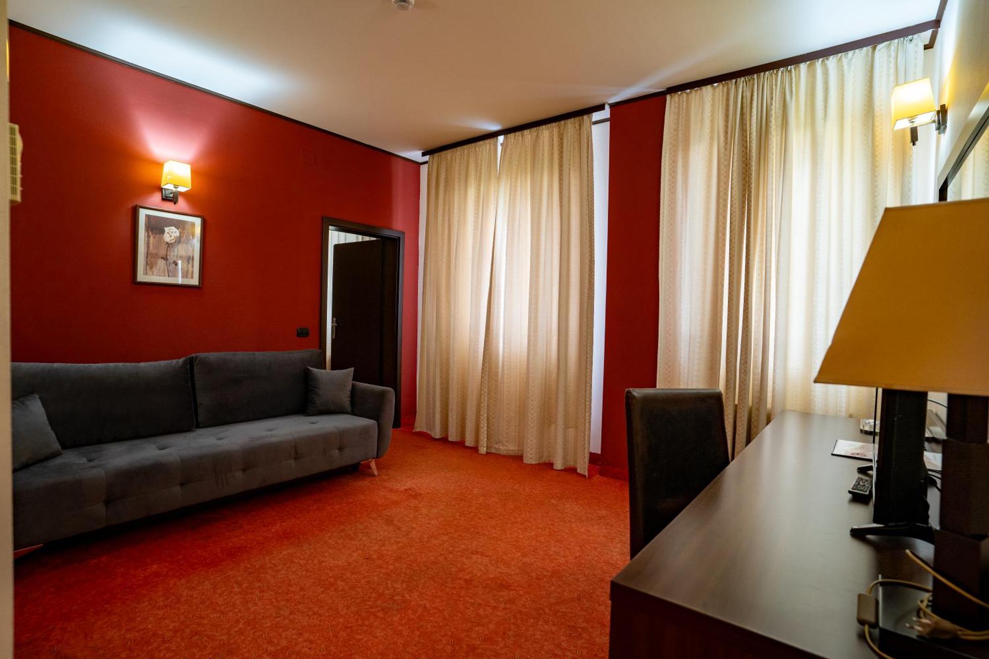 Hotel Aurelia Chisoda Exterior photo